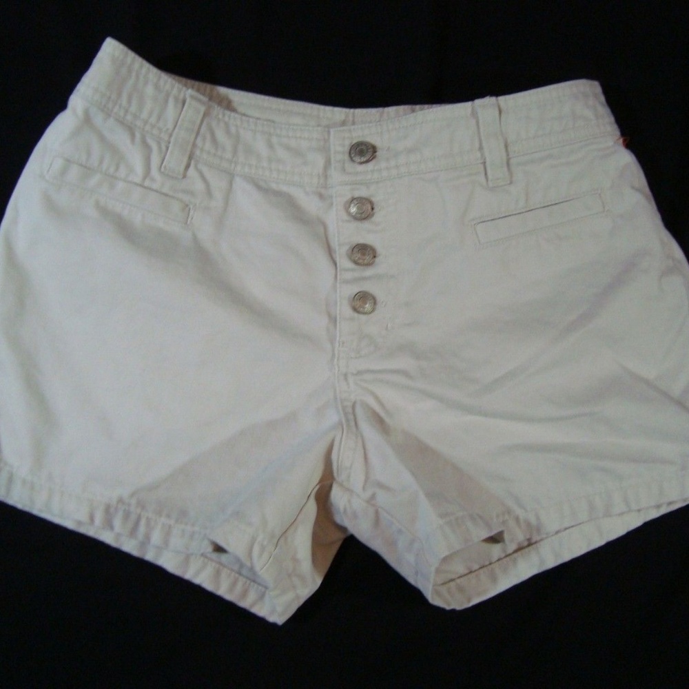 **Old Navy Shorts Size 6 Beige Casual Pockets - Picture 1 of 4